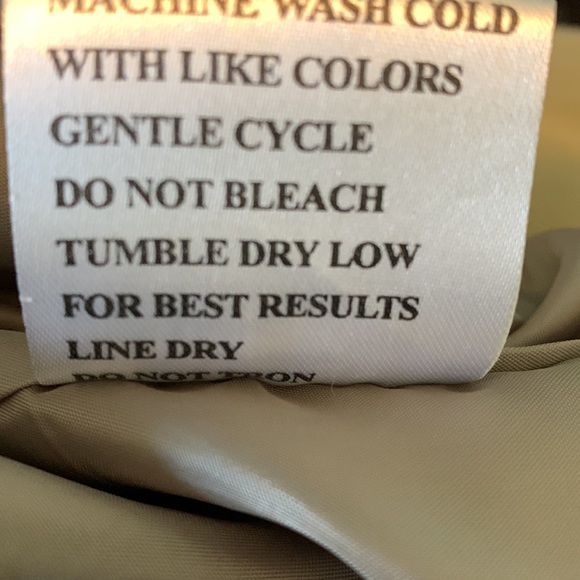 Mens nylon and polyester v-neck pullover. - Picture 6 of 6